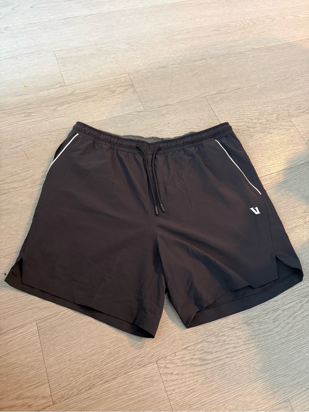 Vuori Crosscourt Unlined Shorts  Mens XL Black Gym Stretch Tennis Pickleball 7”